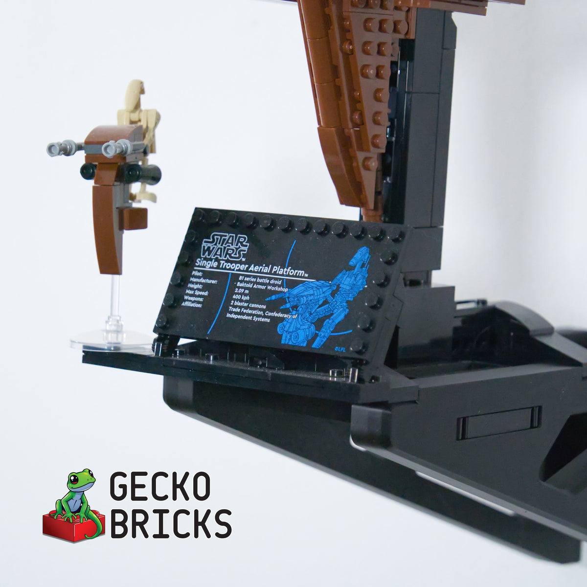 LEGO® Star Wars Battle Droid 75428 zwevend aan de muur met premium wandbeugel - aanzicht 5