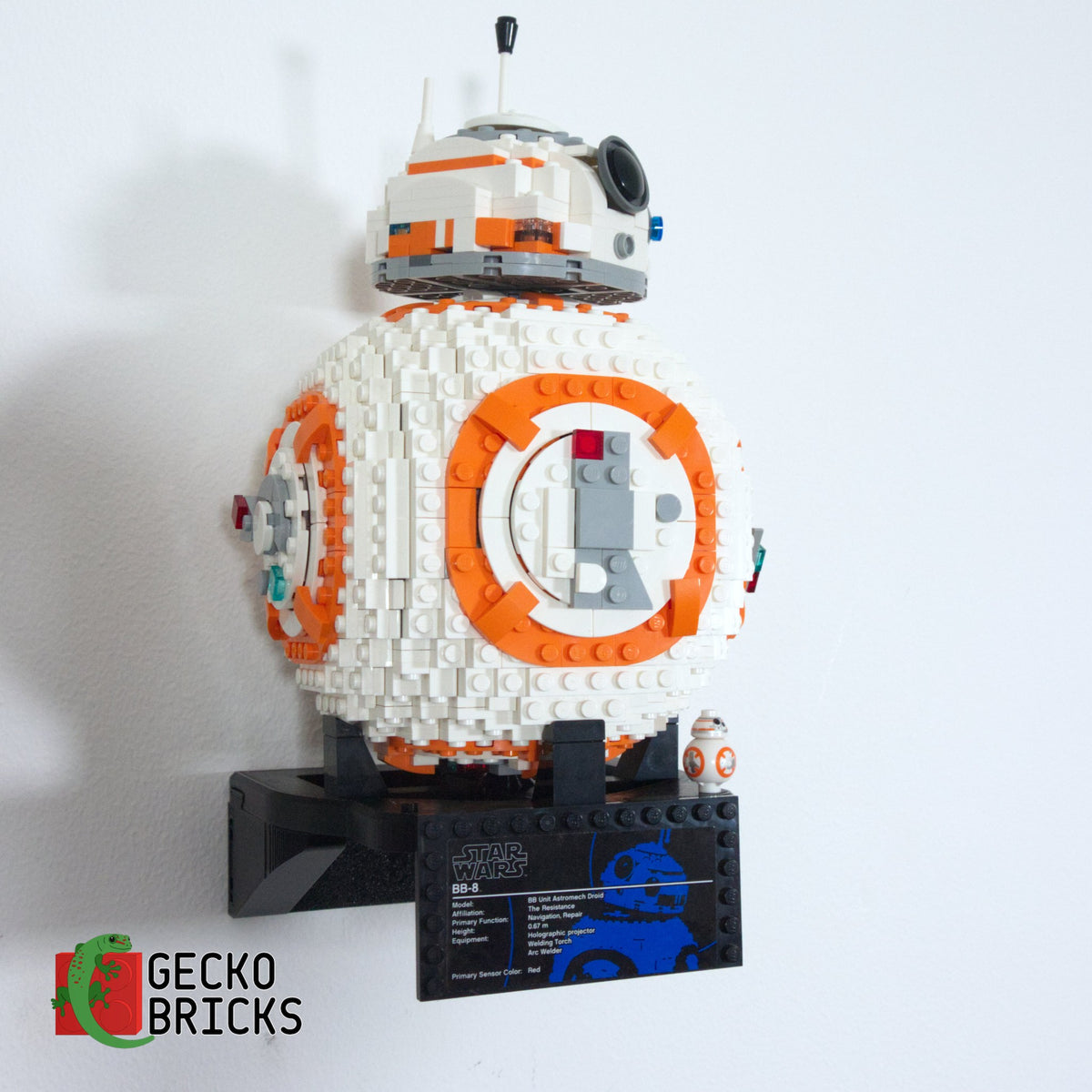 LEGO® Star Wars BB-8 75187 zwevend aan de muur met premium wandbeugel - aanzicht 2