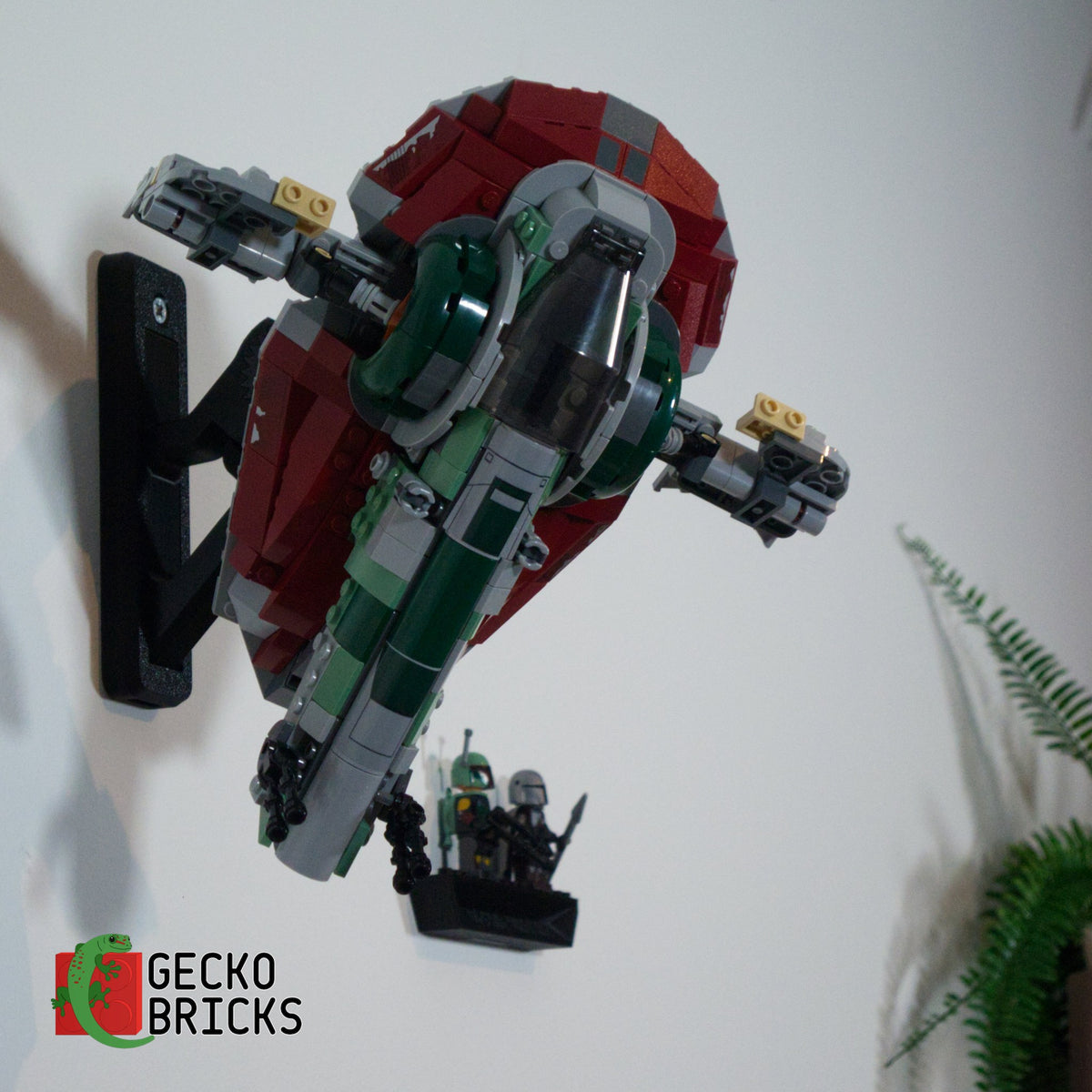 LEGO® Star Wars Boba Fett's Starship 75312 zwevend aan de muur met premium wandbeugel - aanzicht 3