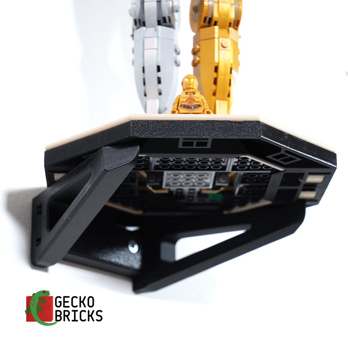 LEGO® Star Wars C-3PO 75398 zwevend aan de muur met premium wandbeugel - aanzicht 6