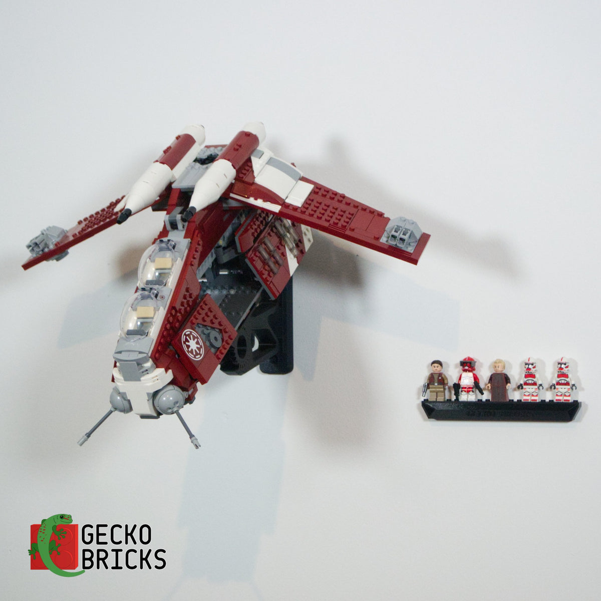 LEGO® Star Wars Coruscant Guard Gunship 75354 aan de muur met premium wandbeugel - vooraanzicht