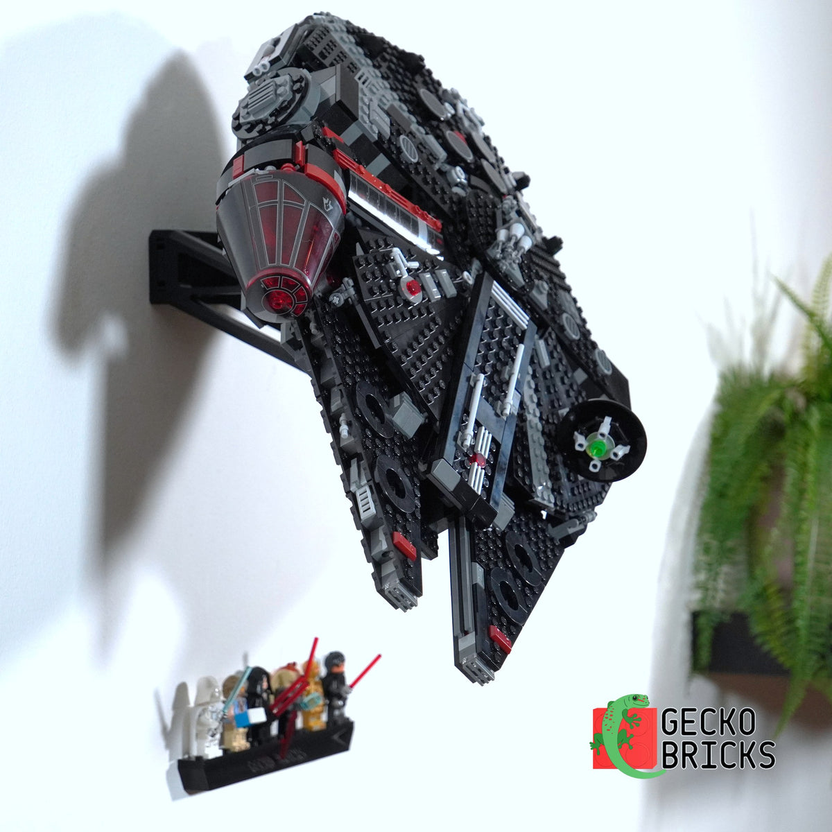 LEGO® Star Wars Dark Falcon 75389 aan de muur met premium wandbeugel - vooraanzicht