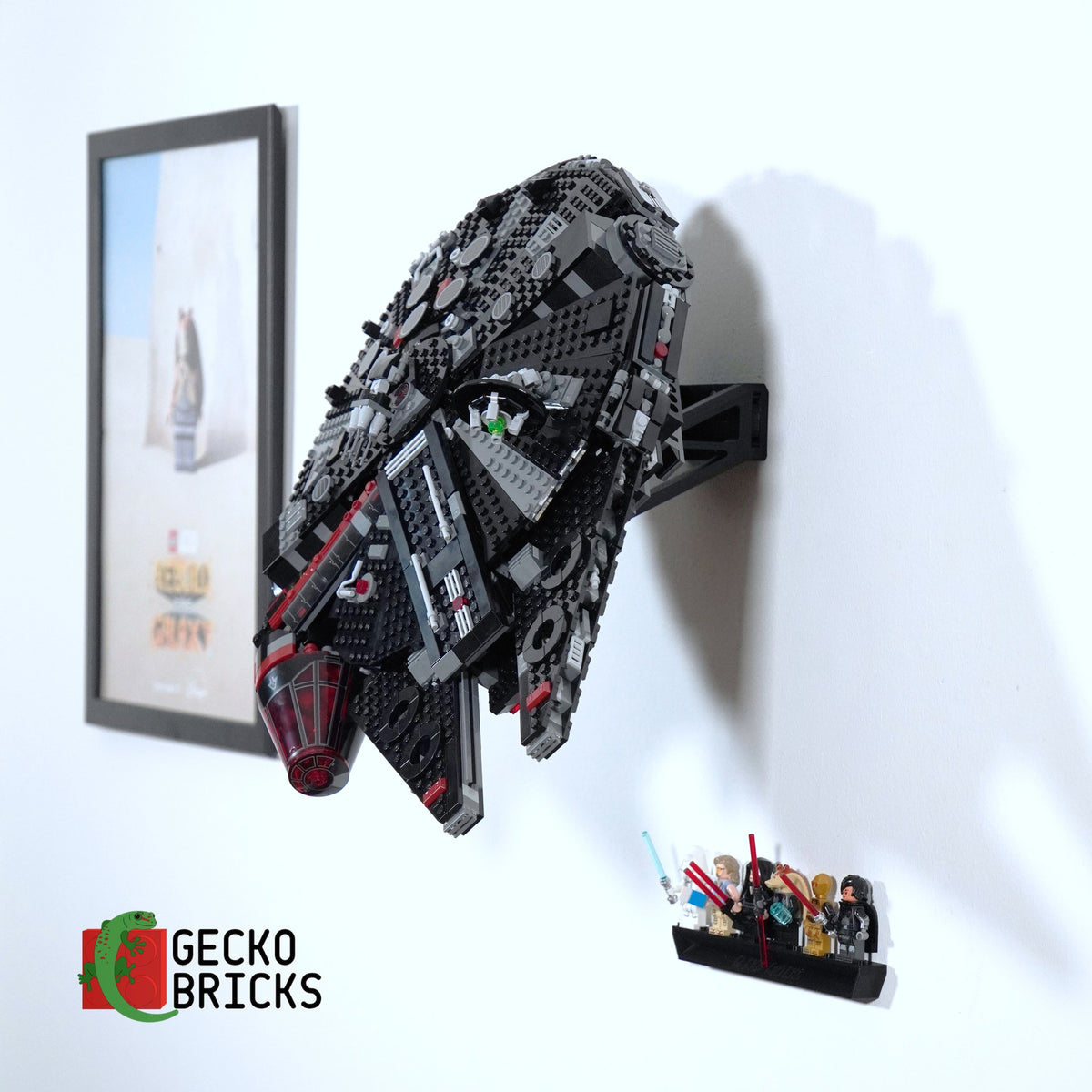 LEGO® Star Wars Dark Falcon 75389 zwevend aan de muur met premium wandbeugel - aanzicht 3