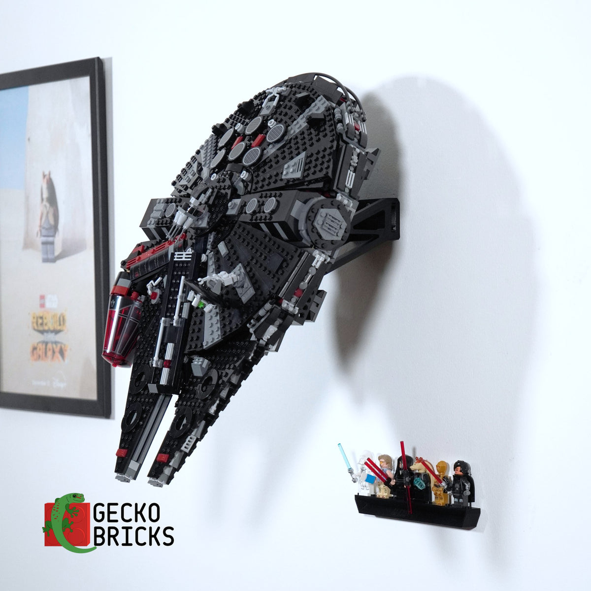 LEGO® Star Wars Dark Falcon 75389 zwevend aan de muur met premium wandbeugel - aanzicht 4