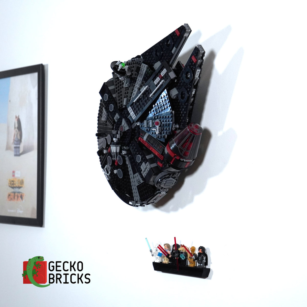 LEGO® Star Wars Dark Falcon 75389 zwevend aan de muur met premium wandbeugel - aanzicht 5
