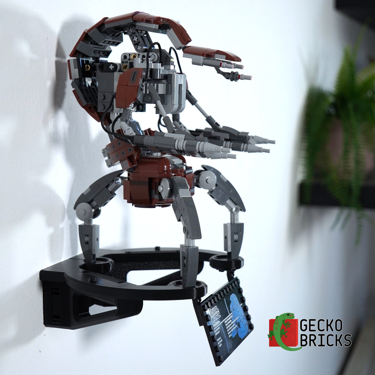 LEGO® Star Wars Droideka 75381 zwevend aan de muur met premium wandbeugel - aanzicht 4