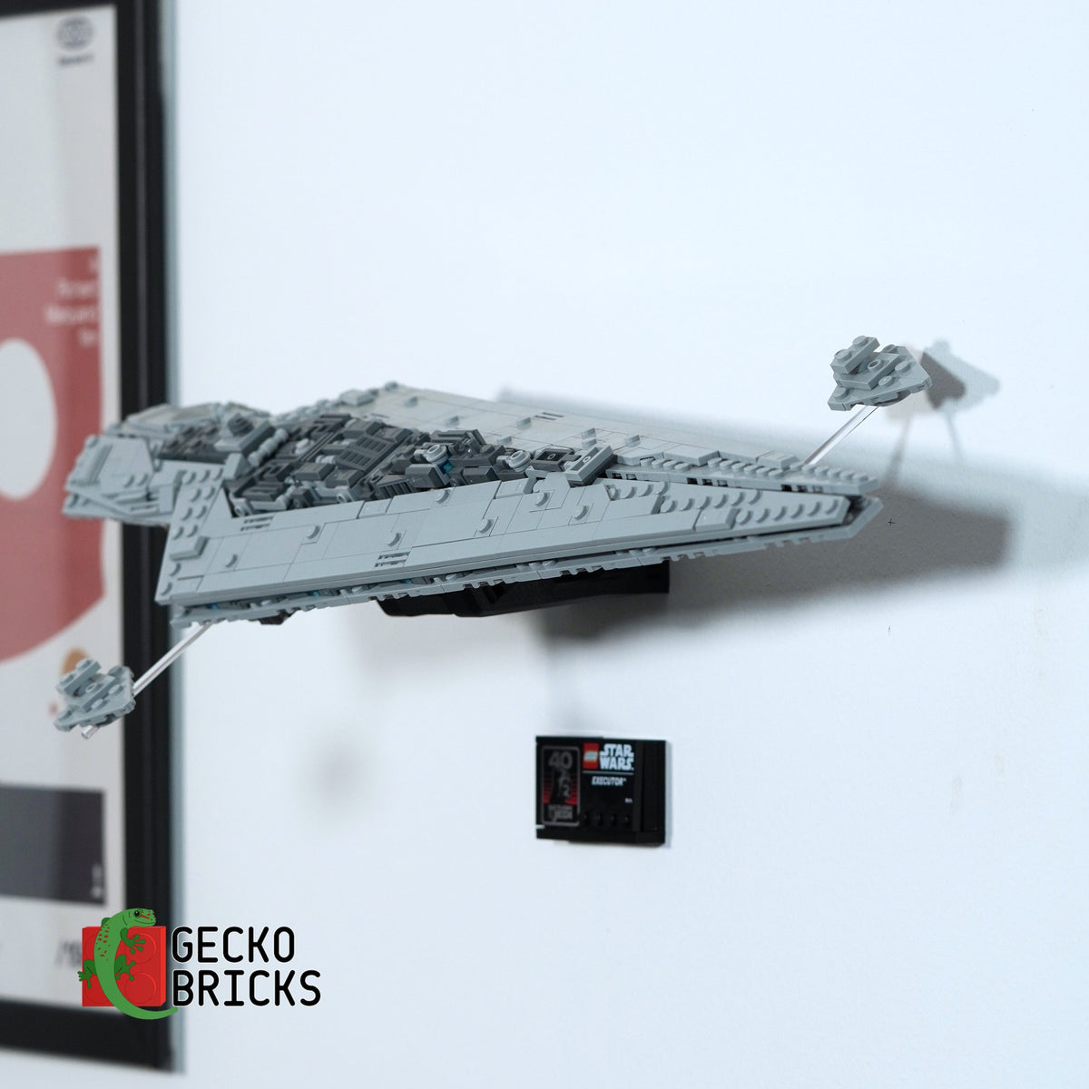 LEGO® Star Wars Executor Super Star Destroyer (Midi-scale) 75356 zwevend aan de muur met premium wandbeugel - aanzicht 2