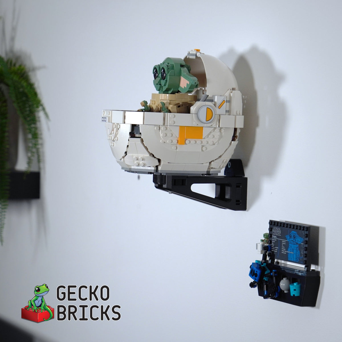 LEGO® Star Wars Grogu met zweefwieg 75403 zwevend aan de muur met premium wandbeugel - aanzicht 5