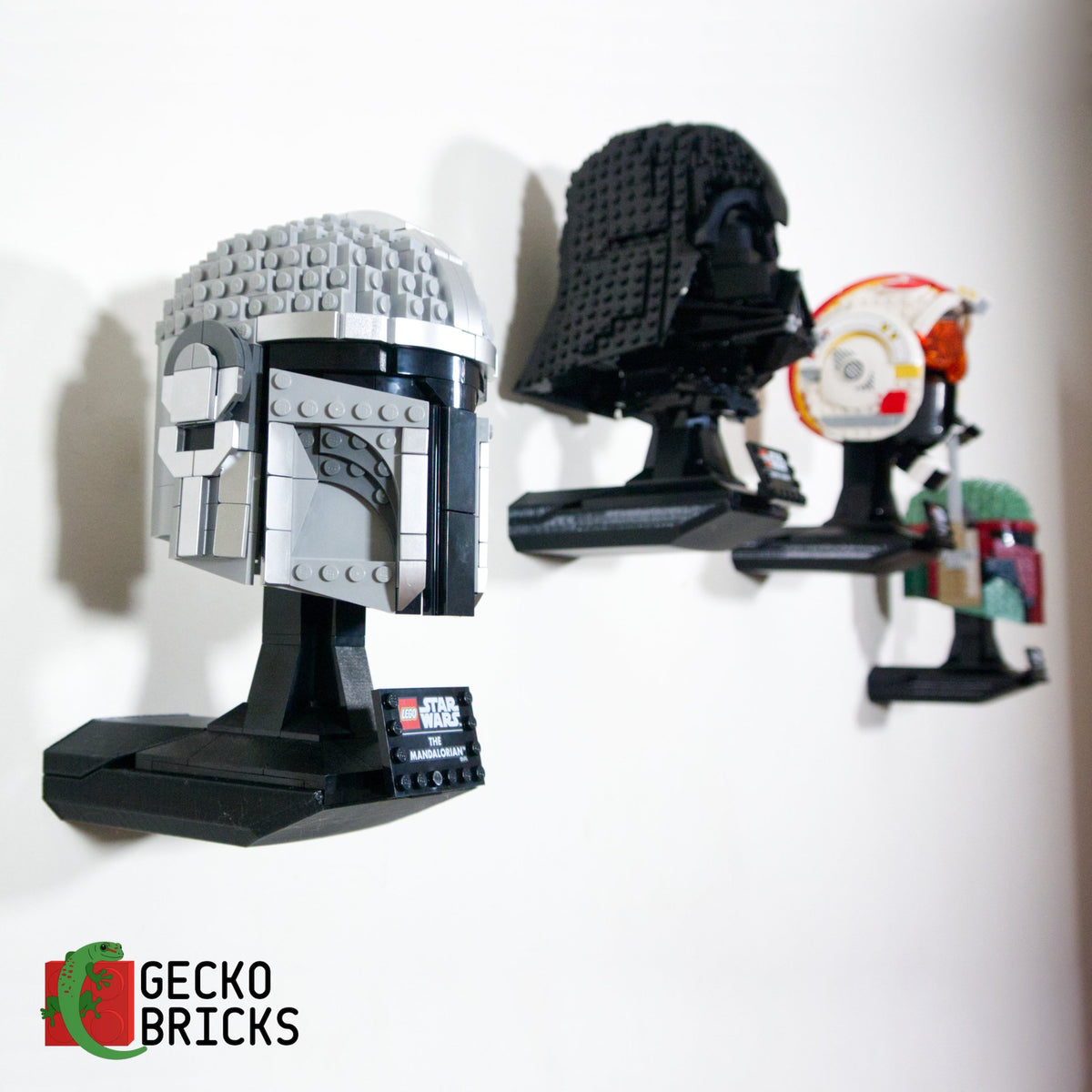 LEGO® Star Wars Helmet Series Displaystandaard on the wall with premium wall mount - front view