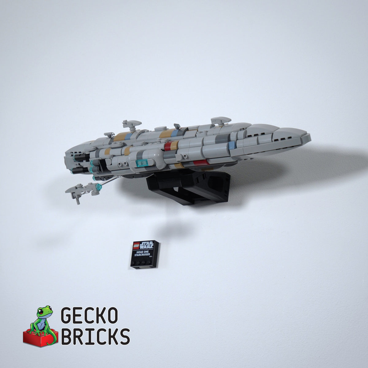 LEGO® Star Wars Home One Mon Calamari Star Cruiser 75403 zwevend aan de muur met premium wandbeugel - aanzicht 3