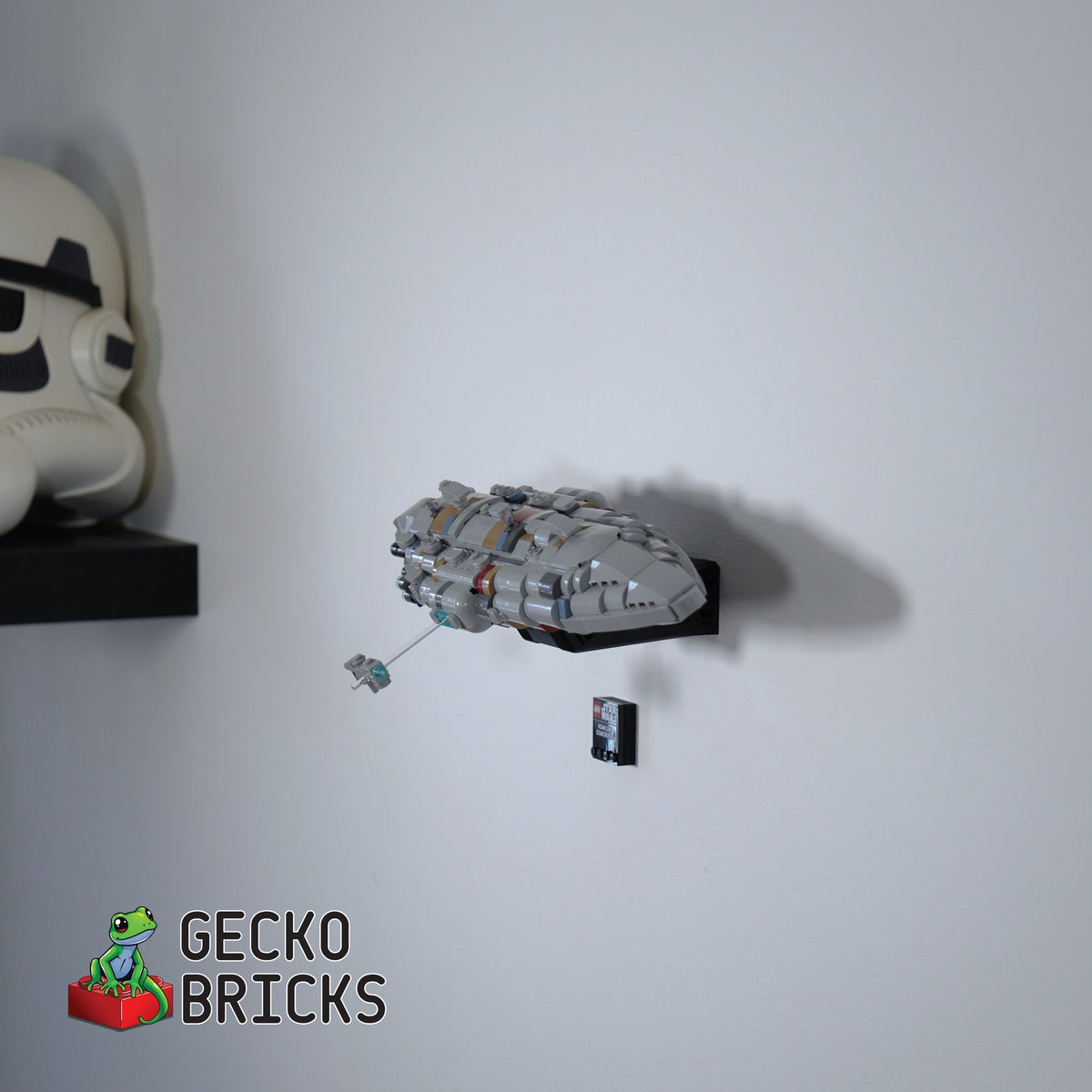 LEGO® Star Wars Home One Mon Calamari Star Cruiser 75403 zwevend aan de muur met premium wandbeugel - aanzicht 4