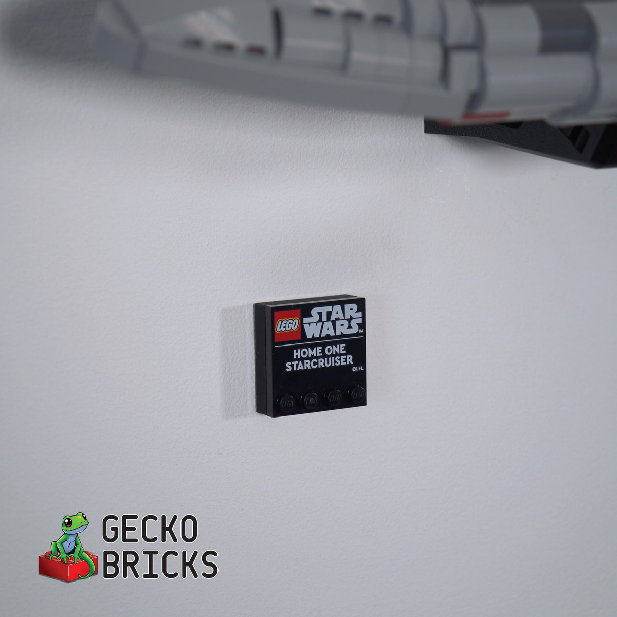 LEGO® Star Wars Home One Mon Calamari Star Cruiser 75403 zwevend aan de muur met premium wandbeugel - aanzicht 5