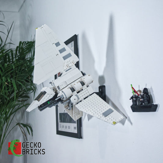 LEGO® Star Wars Imperial Shuttle 75302 zwevend aan de muur met premium wandbeugel - aanzicht 2