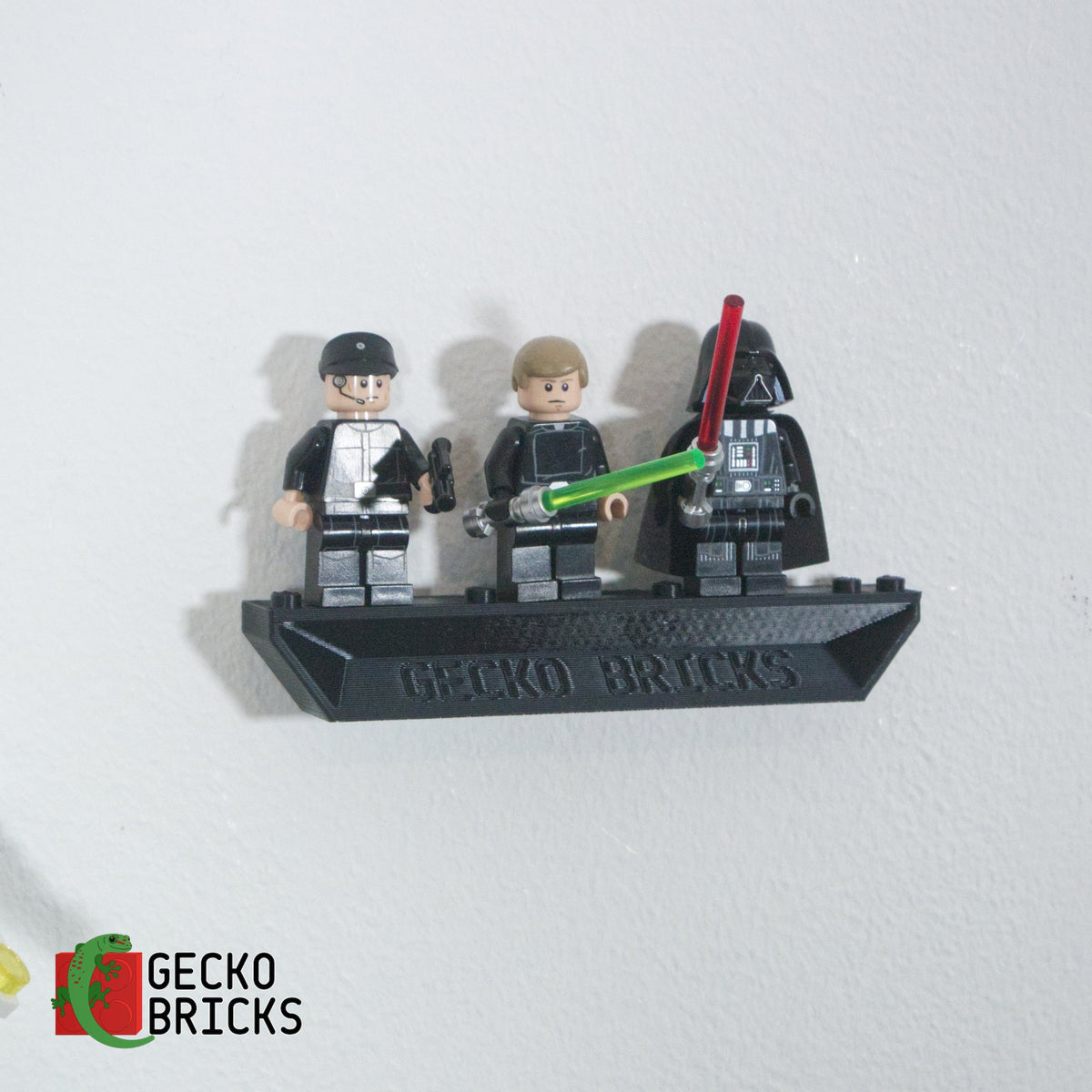 LEGO® Star Wars Imperial Shuttle 75302 zwevend aan de muur met premium wandbeugel - aanzicht 6