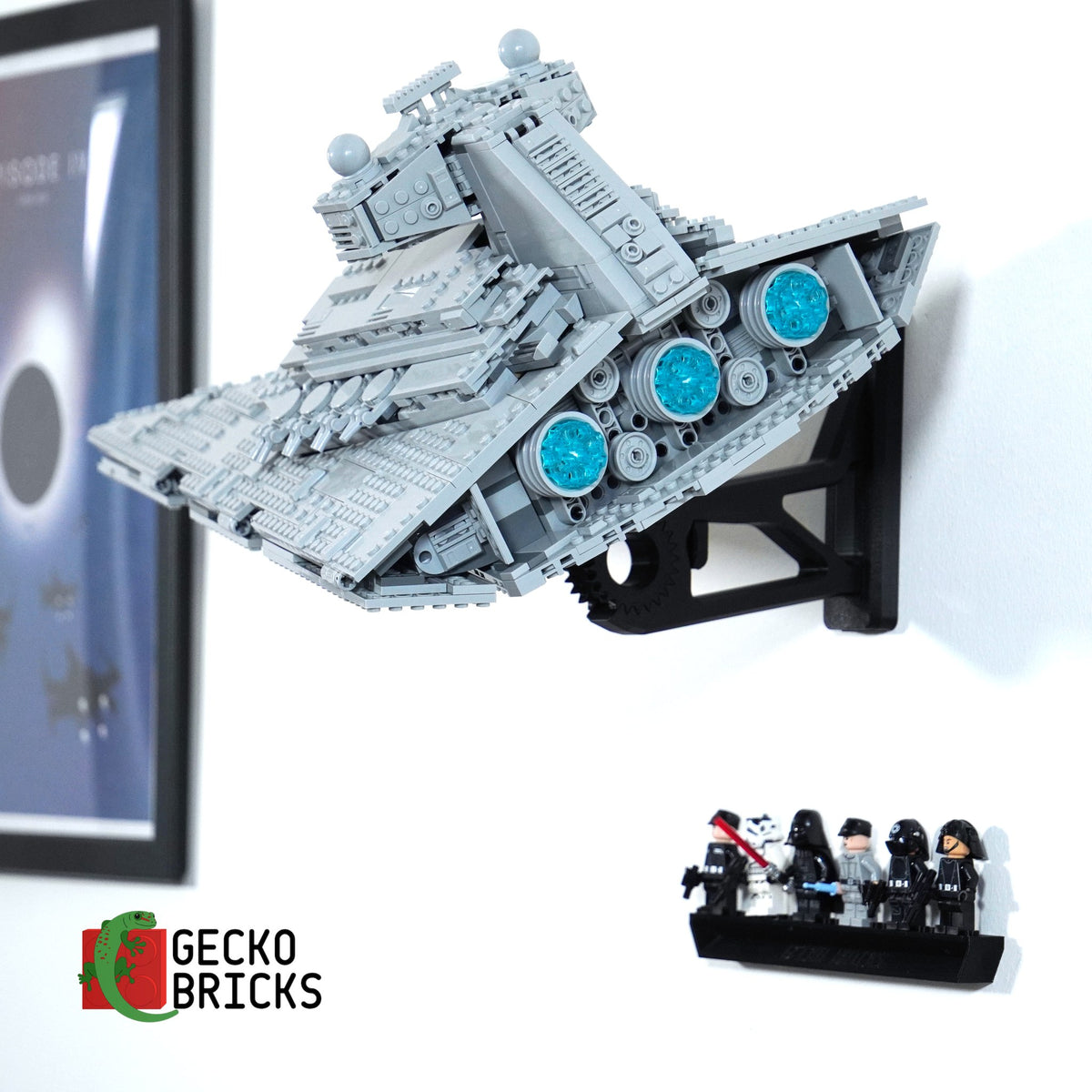 LEGO® Star Wars Imperial Star Destroyer 75394 zwevend aan de muur met premium wandbeugel - aanzicht 2