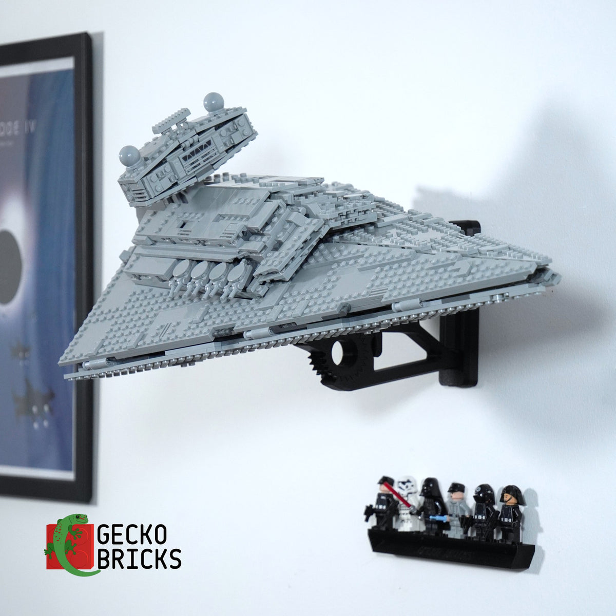 LEGO® Star Wars Imperial Star Destroyer 75394 zwevend aan de muur met premium wandbeugel - aanzicht 3