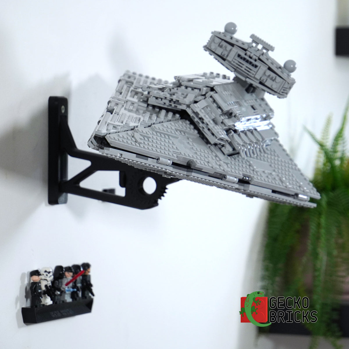 LEGO® Star Wars Imperial Star Destroyer 75394 zwevend aan de muur met premium wandbeugel - aanzicht 4