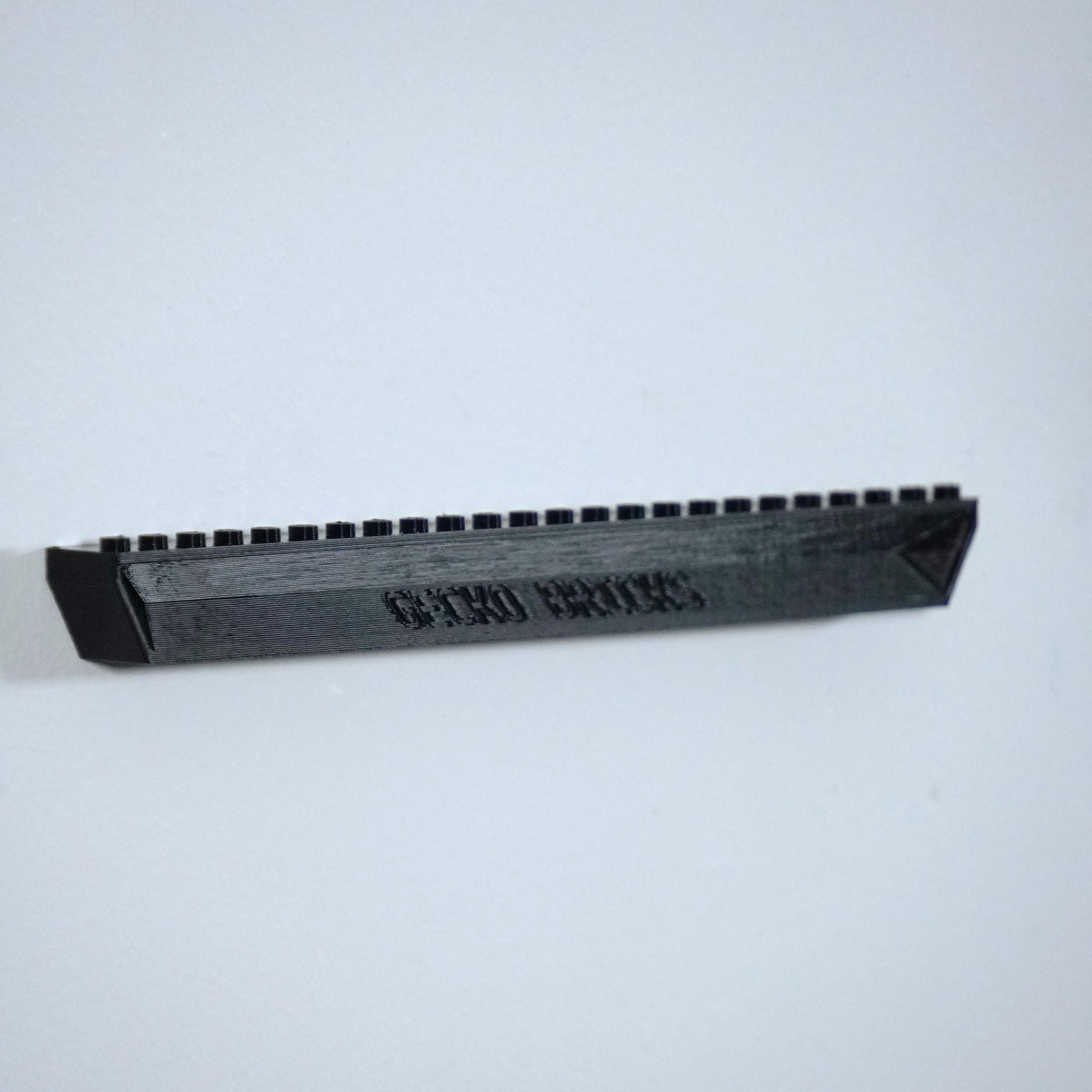 LEGO® Star Wars Imperial Star Destroyer 75394 zwevend aan de muur met premium wandbeugel - aanzicht 7