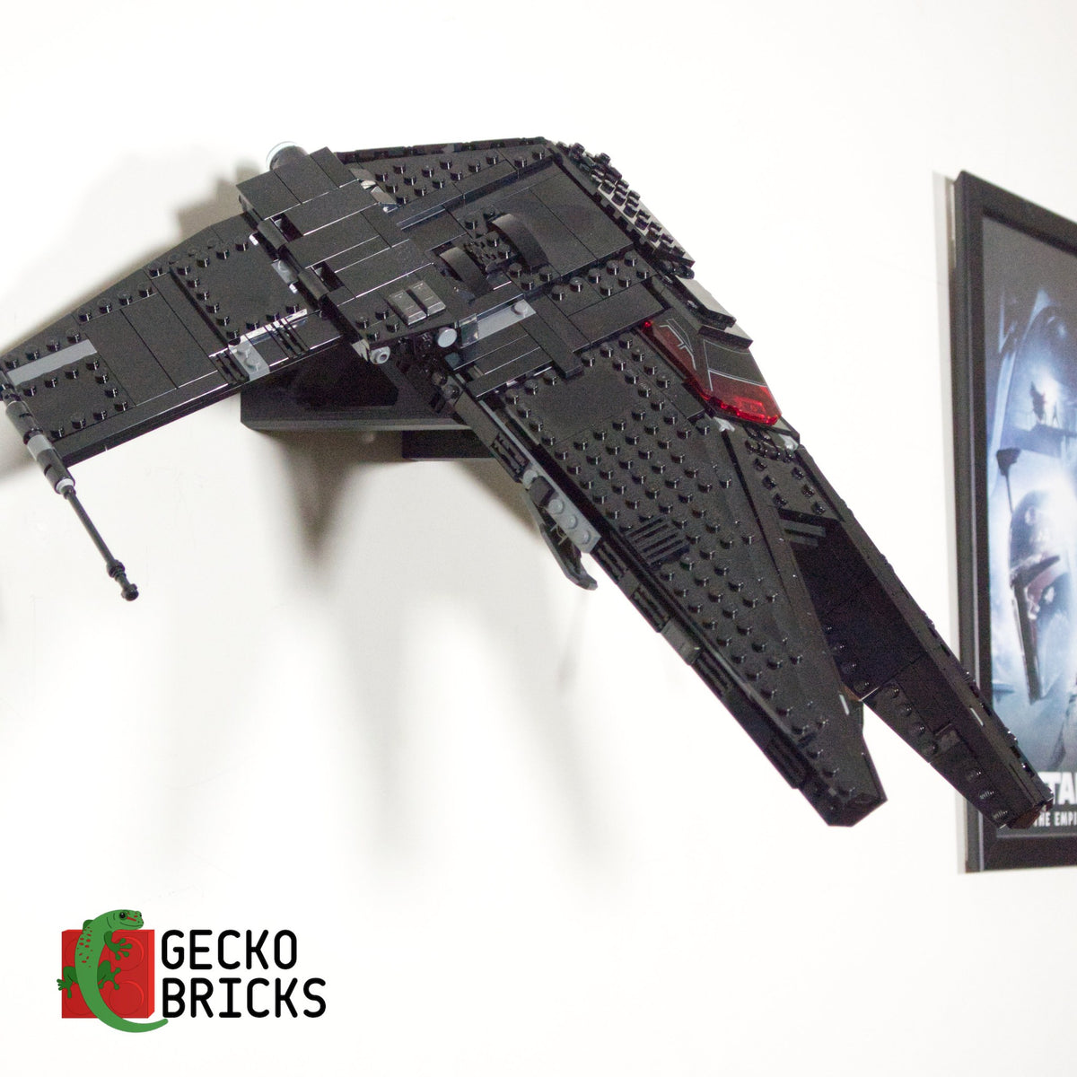 LEGO® Star Wars Inquisitor Transport Scythe 75336 aan de muur met premium wandbeugel - vooraanzicht