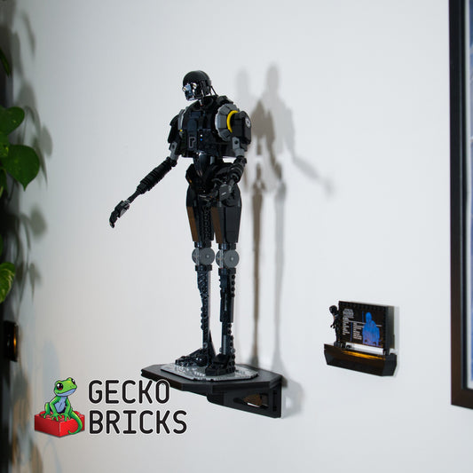 LEGO® Star Wars K-2SO Security Droid 75434 aan de muur met premium wandbeugel - vooraanzicht