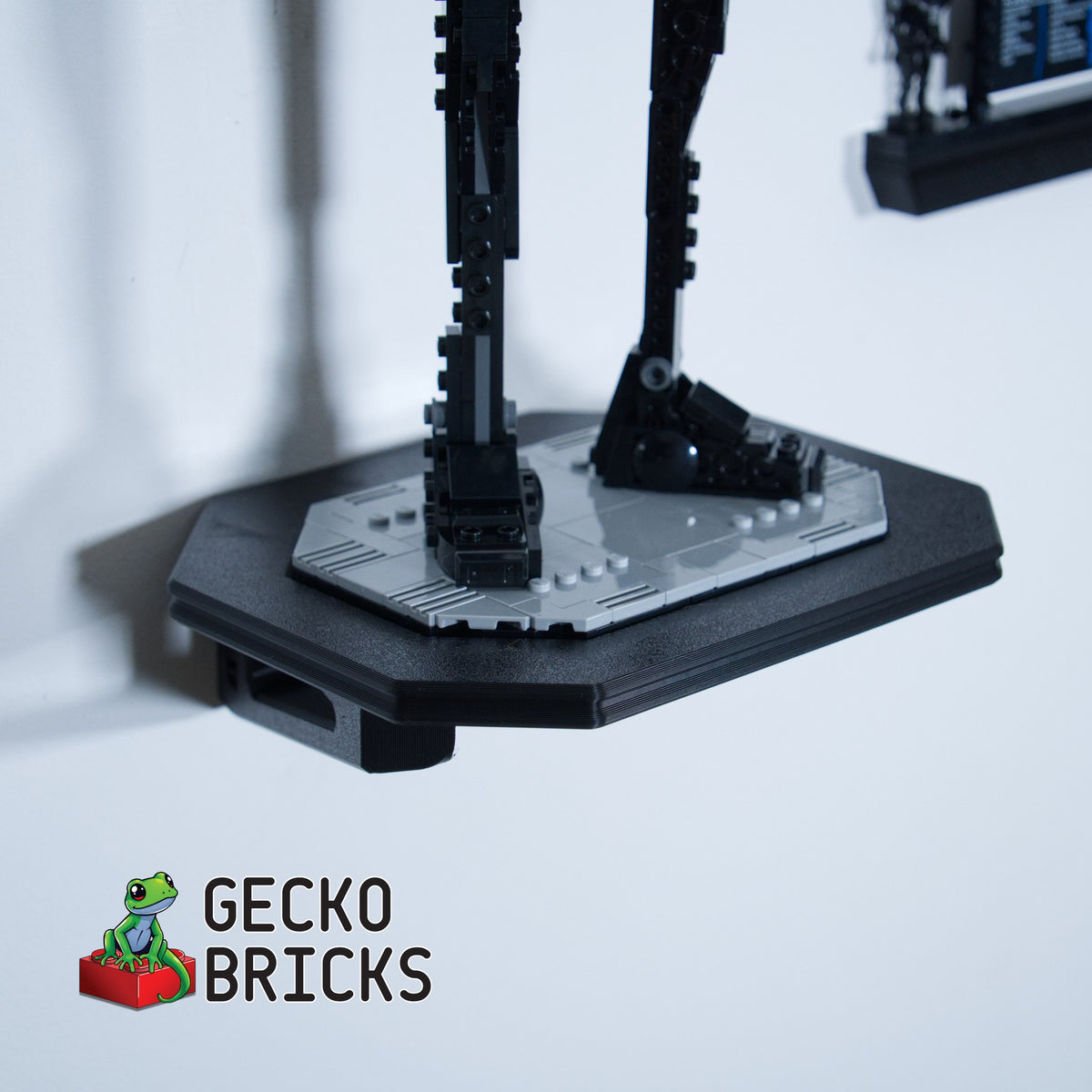 LEGO® Star Wars K-2SO Security Droid 75434 zwevend aan de muur met premium wandbeugel - aanzicht 4