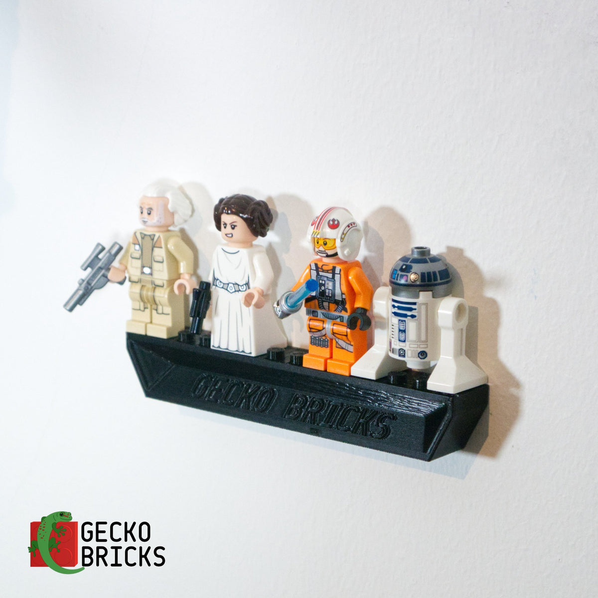 LEGO® Star Wars Luke Skywalker's X-Wing Fighter 75301 zwevend aan de muur met premium wandbeugel - aanzicht 6