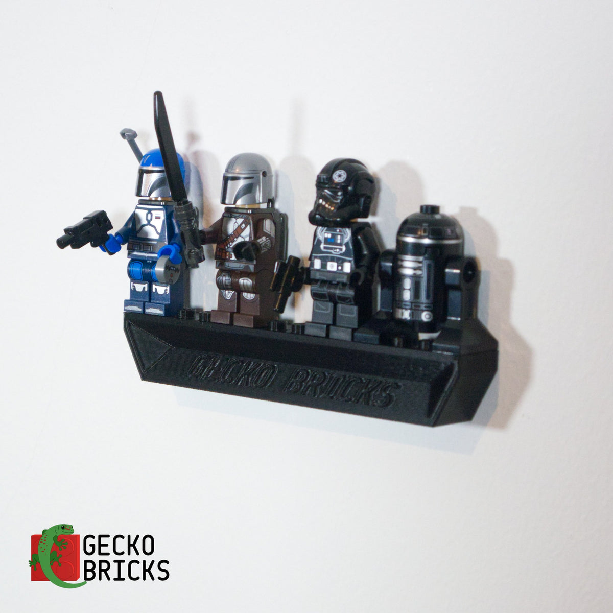 LEGO® Star Wars Mandalorian Fang Fighter vs. TIE Interceptor 75348 zwevend aan de muur met premium wandbeugel - aanzicht 5