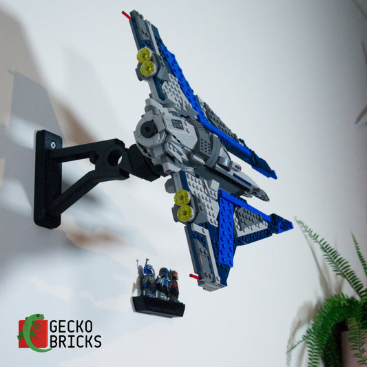 LEGO® Star Wars Mandalorian Starfighter 75316 aan de muur met premium wandbeugel - vooraanzicht