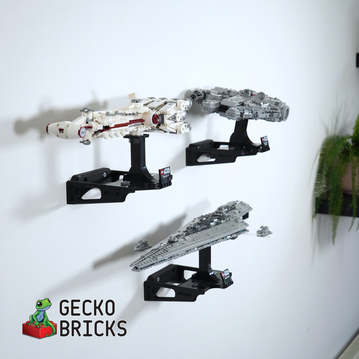LEGO® Star Wars Midi-scale Wandbeugel zwevend aan de muur met premium wandbeugel - aanzicht 2