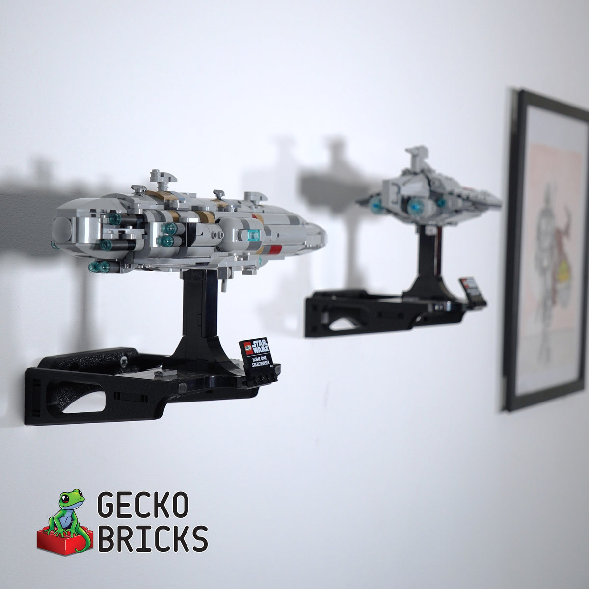 LEGO® Star Wars Midi-scale Wandbeugel zwevend aan de muur met premium wandbeugel - aanzicht 4