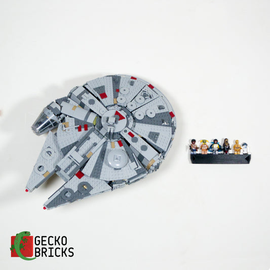 LEGO® Star Wars Millennium Falcon 75257 zwevend aan de muur met premium wandbeugel - aanzicht 2