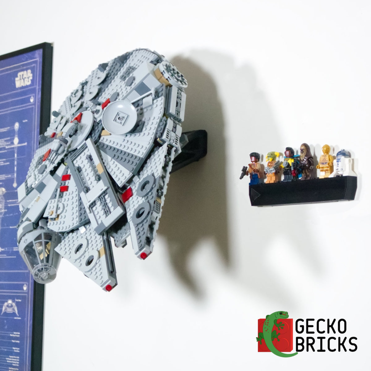 LEGO® Star Wars Millennium Falcon 75257 zwevend aan de muur met premium wandbeugel - aanzicht 3