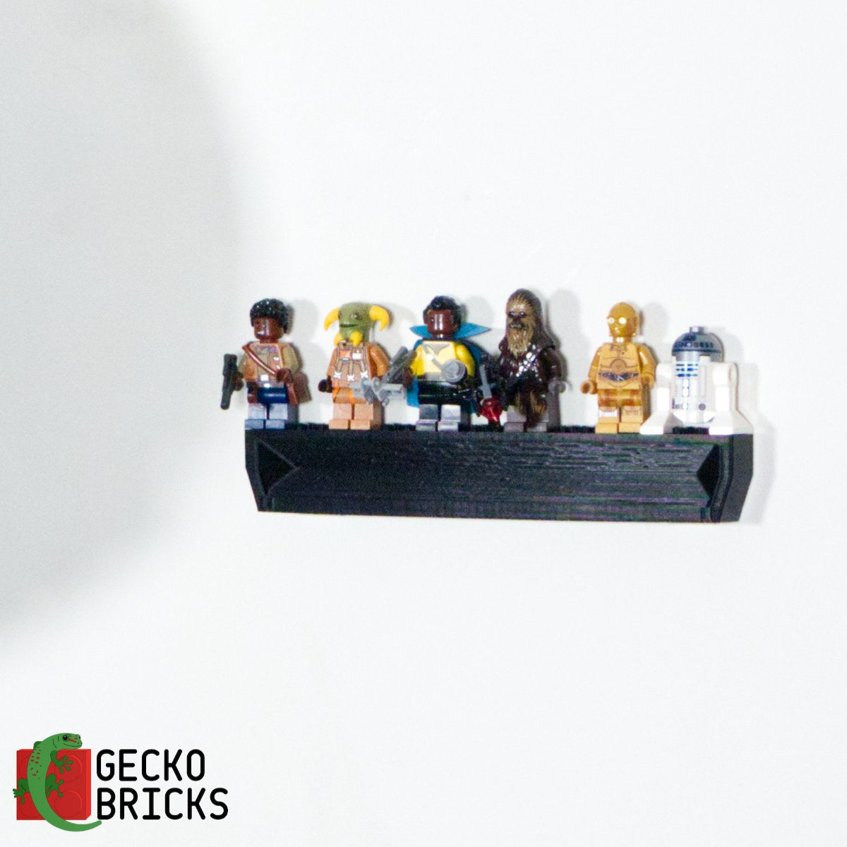 LEGO® Star Wars Millennium Falcon 75257 zwevend aan de muur met premium wandbeugel - aanzicht 6