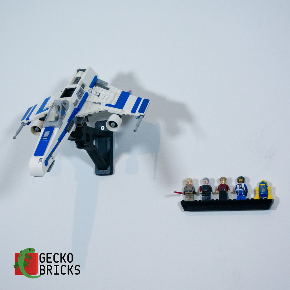 LEGO® Star Wars New Republic E-Wing 75364 zwevend aan de muur met premium wandbeugel - aanzicht 3
