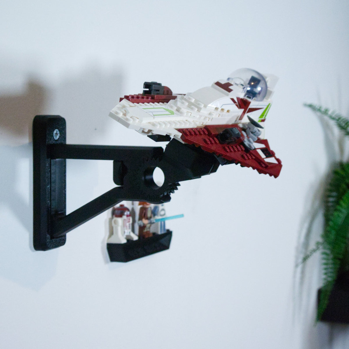 LEGO® Star Wars Obi-Wan Kenobi's Jedi Starfighter 75333 zwevend aan de muur met premium wandbeugel - aanzicht 3