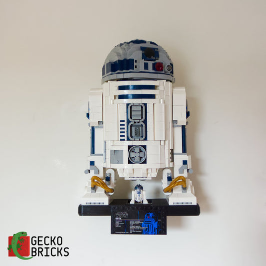 LEGO® Star Wars R2-D2 75308 / 10225 aan de muur met premium wandbeugel - vooraanzicht