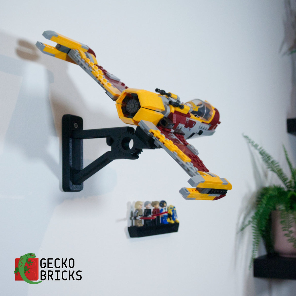 LEGO® Star Wars Shin Hati's Starfighter 75364 aan de muur met premium wandbeugel - vooraanzicht