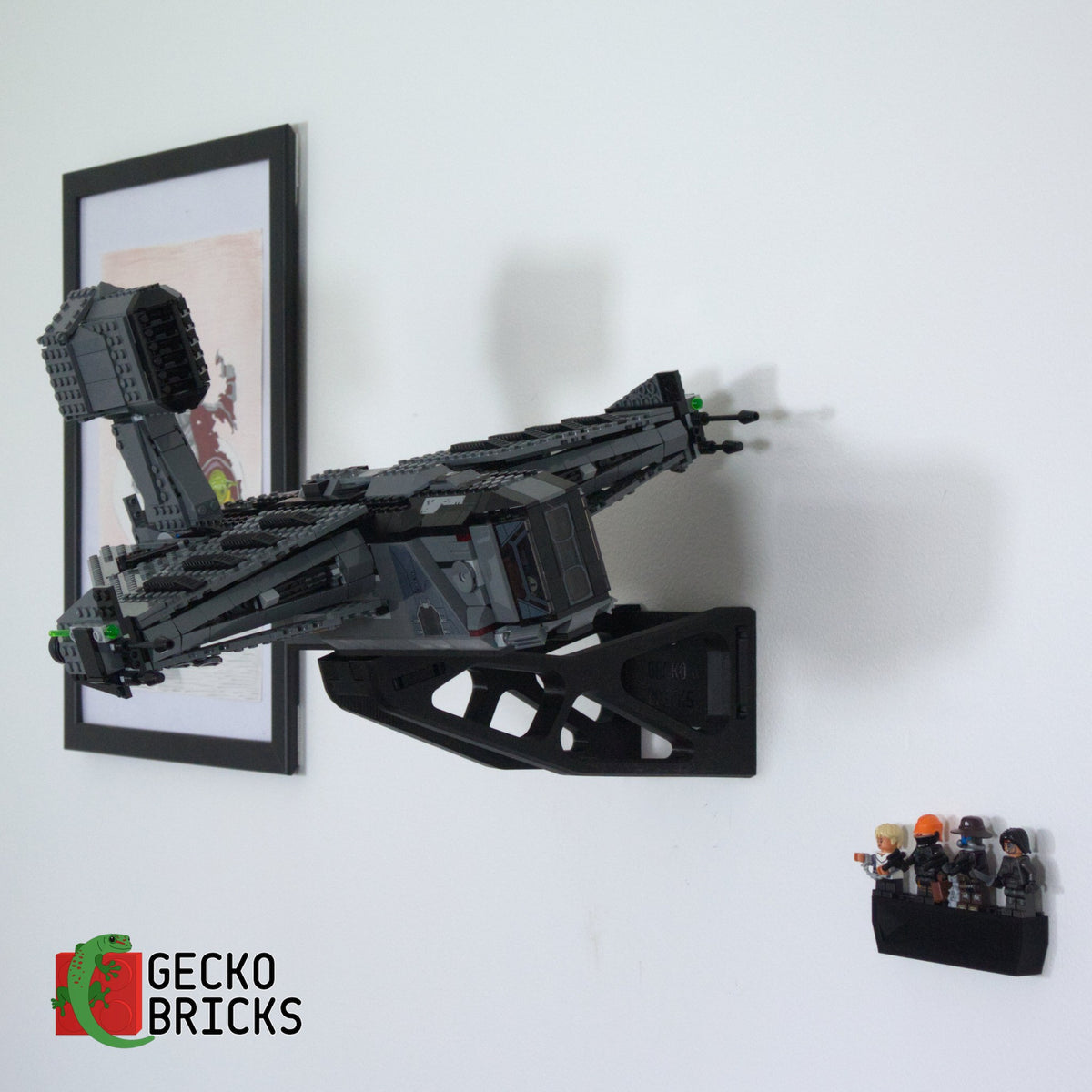 LEGO® Star Wars The Justifier 75323 zwevend aan de muur met premium wandbeugel - aanzicht 4