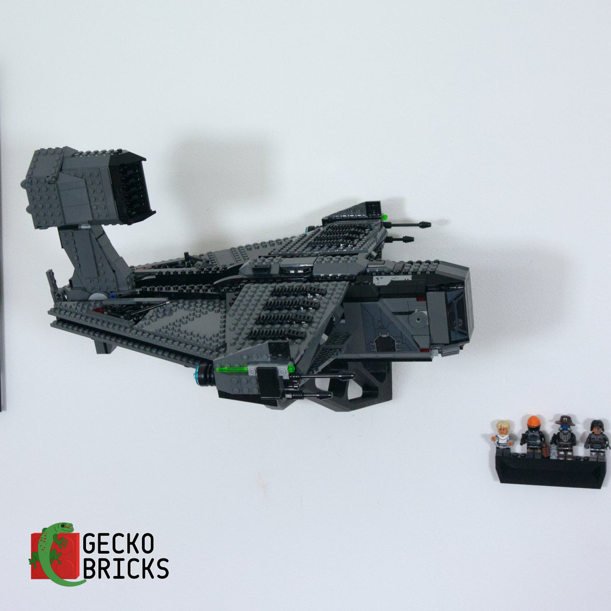 LEGO® Star Wars The Justifier 75323 zwevend aan de muur met premium wandbeugel - aanzicht 5