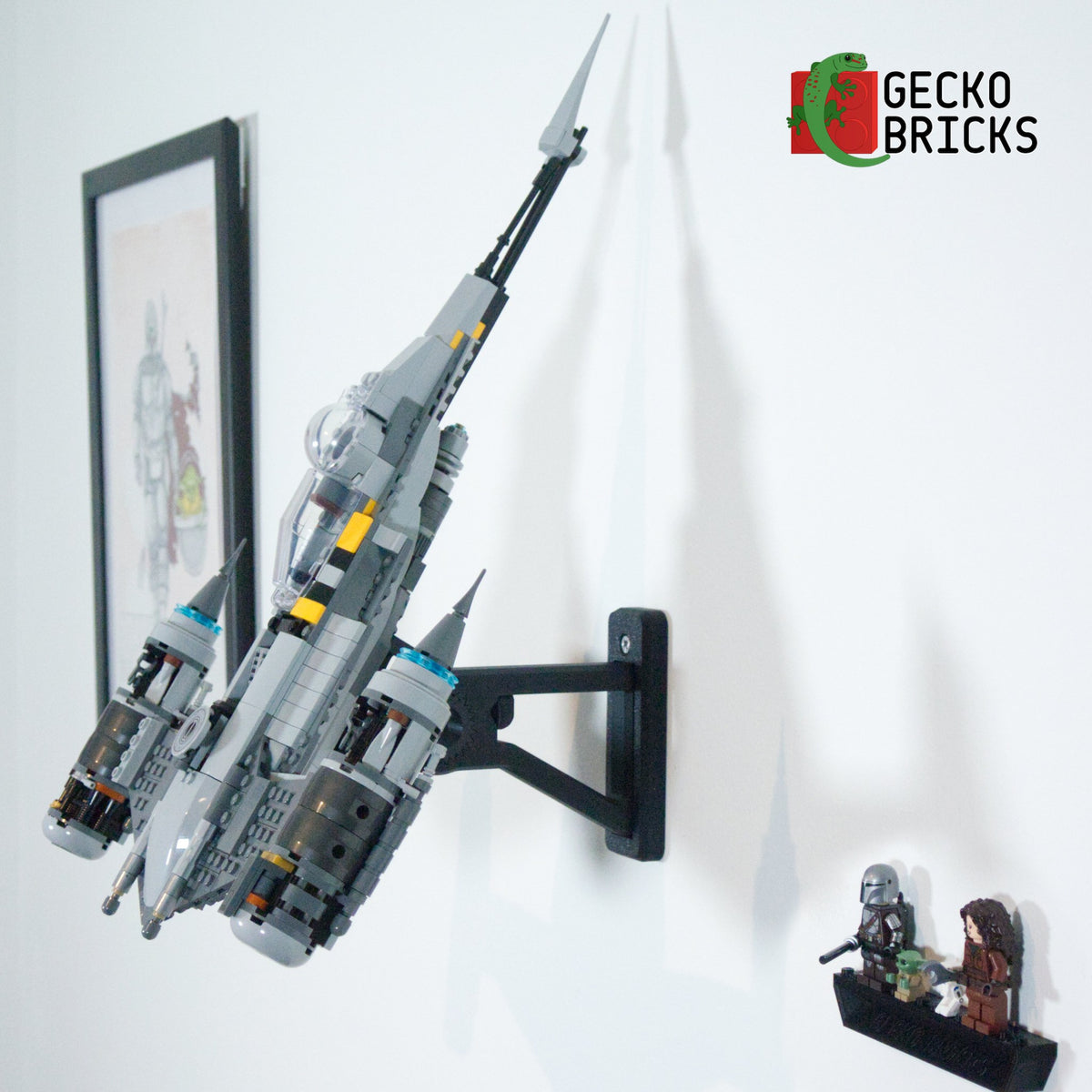 LEGO® Star Wars The Mandalorian's N-1 Starfighter 75325 zwevend aan de muur met premium wandbeugel - aanzicht 5