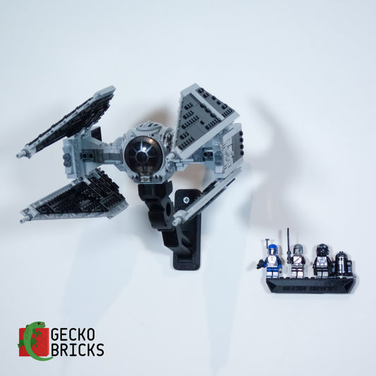 LEGO® Star Wars TIE Interceptor 75348 zwevend aan de muur met premium wandbeugel - aanzicht 2