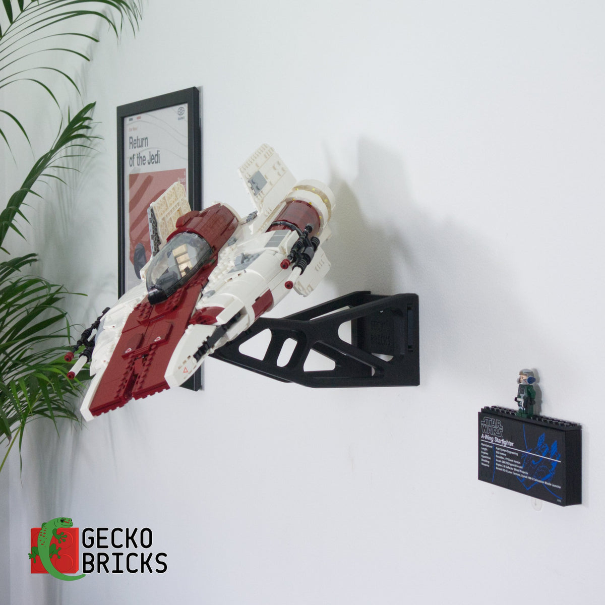 LEGO® Star Wars UCS A-Wing Starfighter 75275 zwevend aan de muur met premium wandbeugel - aanzicht 2