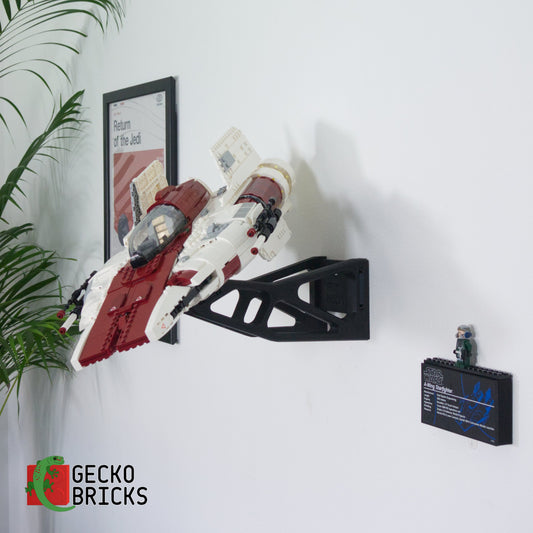 LEGO® Star Wars UCS A-Wing Starfighter 75275 zwevend aan de muur met premium wandbeugel - aanzicht 2