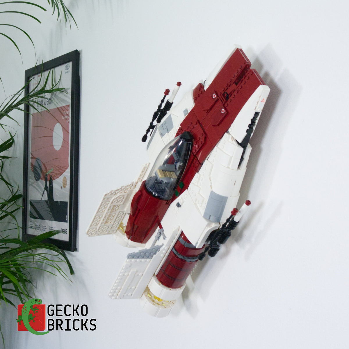 LEGO® Star Wars UCS A-Wing Starfighter 75275 zwevend aan de muur met premium wandbeugel - aanzicht 5