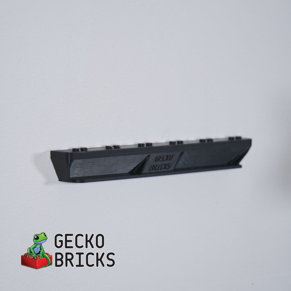 LEGO® Star Wars UCS N-1 Starfighter 75442 zwevend aan de muur met premium wandbeugel - aanzicht 8