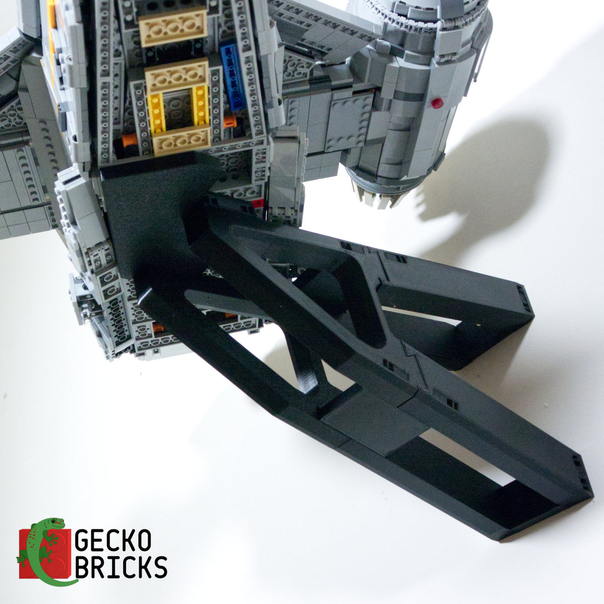 LEGO® Star Wars UCS Razor Crest 75331 zwevend aan de muur met premium wandbeugel - aanzicht 6