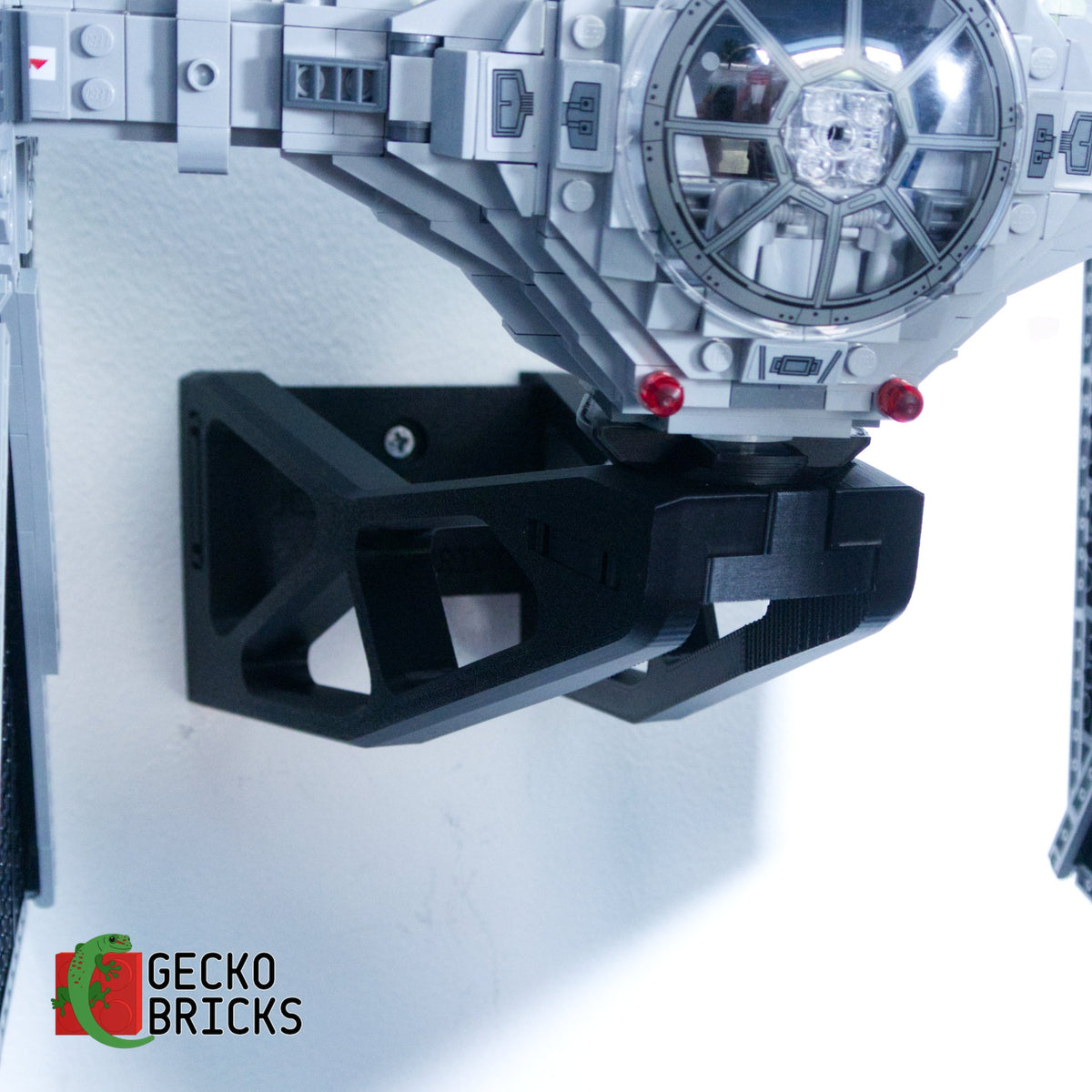 LEGO® Star Wars UCS TIE Fighter 75095 zwevend aan de muur met premium wandbeugel - aanzicht 6