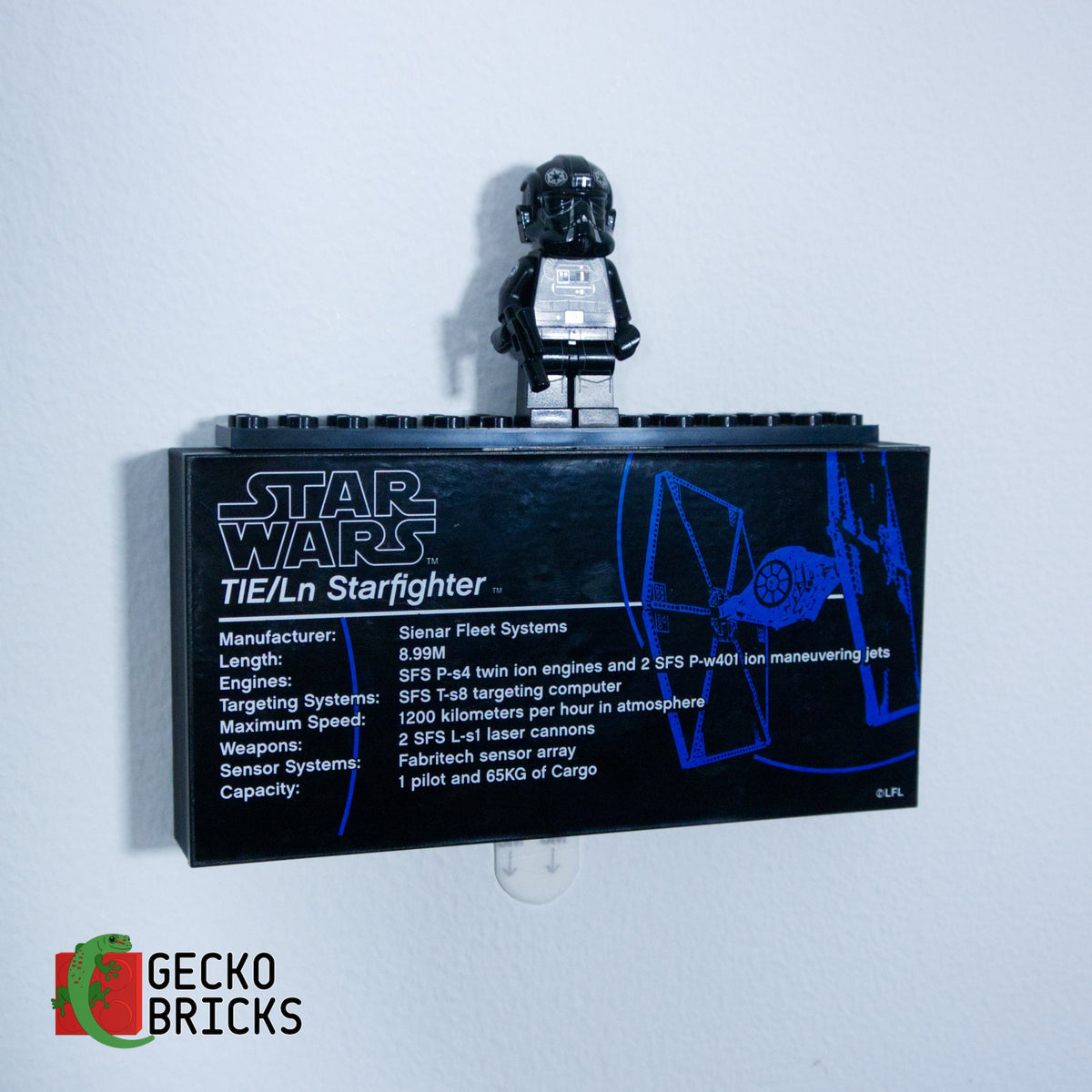 LEGO® Star Wars UCS TIE Fighter 75095 zwevend aan de muur met premium wandbeugel - aanzicht 7
