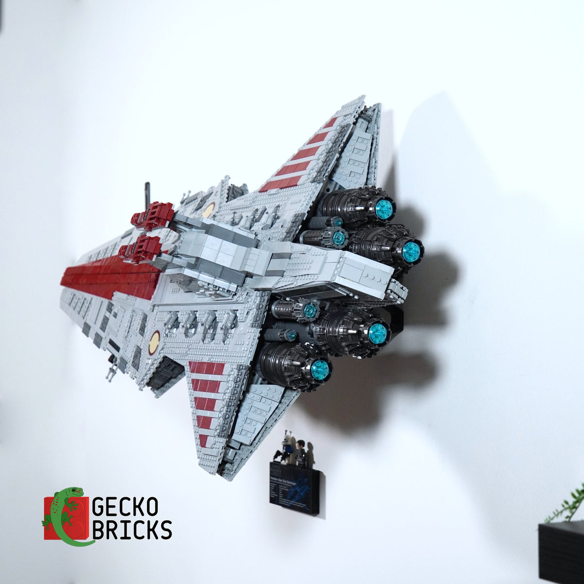 LEGO® Star Wars UCS Venator-Class Republic Attack Cruiser 75367 on the wall with premium wall mount - front view