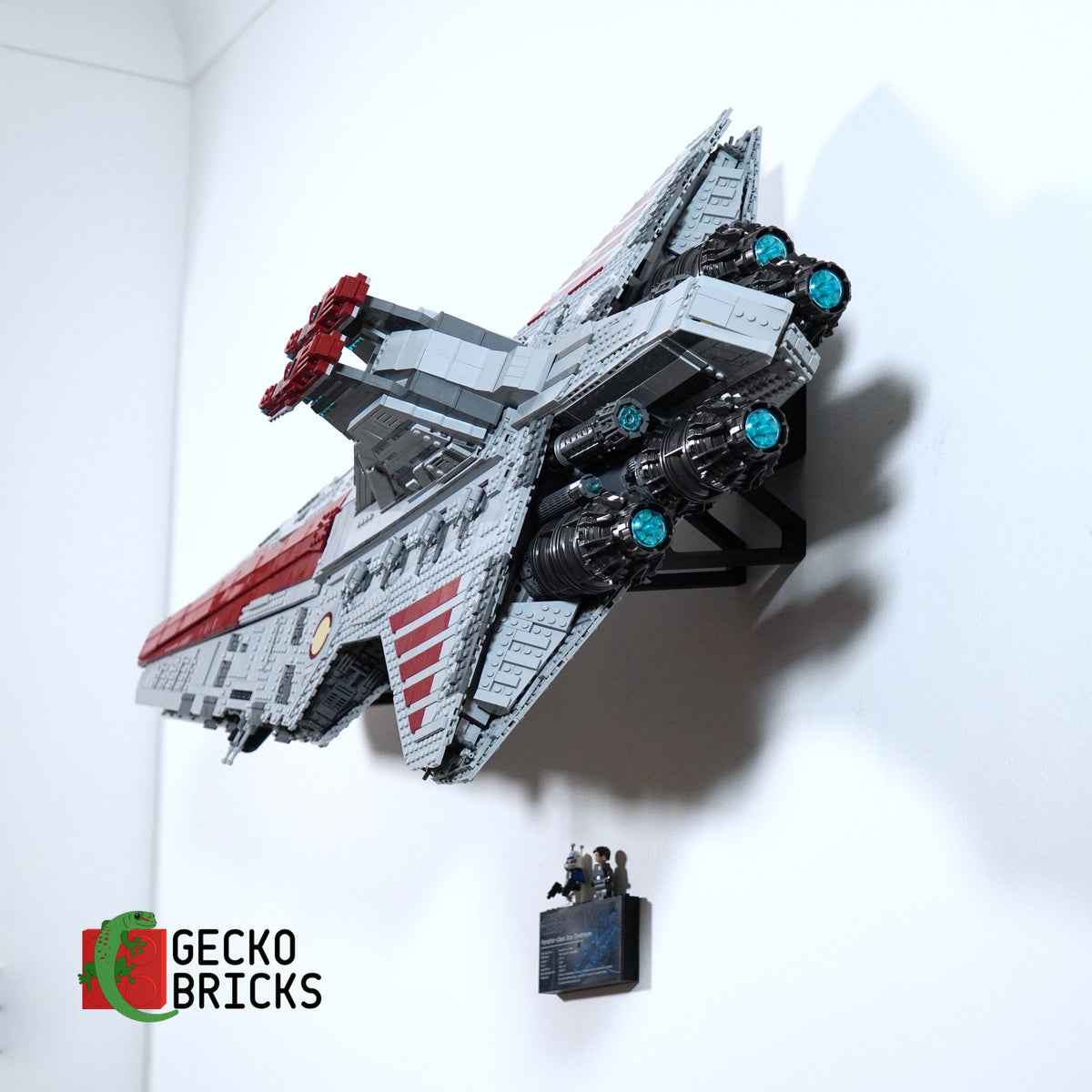 LEGO® Star Wars UCS Venator-Class Republic Attack Cruiser 75367 floating on the wall with premium wall mount - view 2